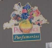 Pin's Préférence Parfumeries / Bouquet - Parfums