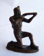 Rare FIGURINE KINDER  METAL INDIEN 2 70's - U-EI Indianer CANON DU FUSIL CASSE (1) - Metalen Beeldjes