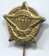 PARACHUTTING - SVAZARM, Jump,1953. Vintage Pin, Badge - Paracaidismo