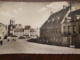 CPSM Cassel L'hotel De Ville Et La Place. Auto Et Autobus - Cassel