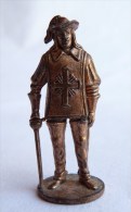 FIGURINE KINDER  METAL SOLDATS EUROPEENS 4 70's - MOUSQUETAIRE   KRIEGER MUSKETIER Cuivre - Metal Figurines