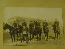 VAL DE MARNE-CARTE PHOTO KREMLIN BICETRE CASERNE AVEC MILITAIRES-ANIMEE - Kremlin Bicetre