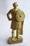 FIGURINE KINDER  METAL SOLDAT ECOSSAIS 1743  1 Scame CAPORAL 80's Or - KRIEGER SCHOTTEN Kaporal - Figurines En Métal