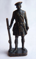 FIGURINE KINDER  METAL SOLDAT ECOSSAIS 1743  2 RP FUSILLIER 80's Bruni - KRIEGER SCHOTTEN Dudelsackpfeifer - Metallfiguren