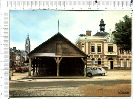 BUCHY - Sur La Place, La Halle Et L´Hôtel De Ville - Véhicules Anciens  :  2 CV,  Tracteur.... - Buchy