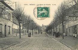 Val D´ Oise - P 495 -mery - Mery Sur Oise - La Rue De Paris -  Carte Bon Etat - - Mery Sur Oise