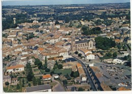 LA CHATAIGNERAIE     - Vue Panoramique   Aérienne. Le Centre Du Bourg .  CPM - La Chataigneraie