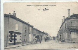 CHAMPAGNE ARDENNE - 51 - MARNE - GUVRY EN ARGONNE - Grande Rue Avec Animation Et Avion Dans Le Ciel - Givry En Argonne