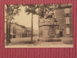 81 RABASTENS LE MONUMENT AUX MORTS   NON  VOYAGEE  TB ETAT - Rabastens