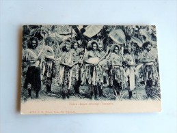 Carte Postale Ancienne : FIJI : Fijian Dance Amongst Bananas - Fiji