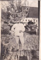 CPA PHOTO MILITAIRE DEVANT CHAR RENAULT TANK AVEC SON CHIEN 585 - Manovre