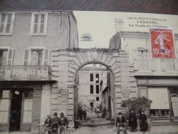 CPA Laragne Les Alpes Pittoresques. La Porte Du Château;Boulangerie Et Café Arnoux - Otros & Sin Clasificación