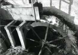 WAMBEEK - Ternat (Brab.) - Molen/moulin - Het Draaiende Bovenslagrad Van De Klapscheutmolen In 1982 - Ternat