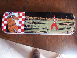 PLUMIER CAPITAINE HADDOCK ON A MARCHE SUR LA LUNE - Tintin