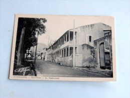 Carte Postale Ancienne : GUADELOUPE : BASSE-TERRE : La Gendarmerie , Animé - Basse Terre