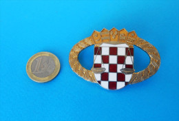 CROATIA PRISON POLICE - Large Official Enamel Cap Hat Badge * Police Polizei Polizia * Croatie Kroatien Croazia Croacia - Polizei