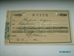 LATVIA  CHECK 1932  14,65 LATS WITH REVENUE STAMP   , 0 - Schecks  Und Reiseschecks