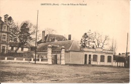 Delcampe - 27 - BRETEUIL,  PLACE DE PILLON DE BUHOREL (LE BUREAU DE POSTE) - Breteuil