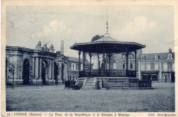 CORBIE  (Somme)  -  La Place De La République Et Le Kiosque à Musique - Corbie