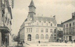 61 ALENCON - L'Hôtel Des Postes Et La Place - Alencon