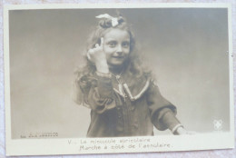 CPA  PHOTO Veritable MAURICE 514 Serie Les Doigts Auriculaire N° 5 Enfant Fillette Croix Voyagé 1908 Montmedy OR - Collezioni & Lotti