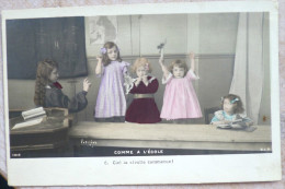 CPA PHOTO Precurseur FLORIAL 1018 SIP Serie COMME A L ECOLE  N° 6 Enfant Fillette Revolte Classe Tableau - Collections, Lots & Series