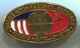 Space, Cosmos, Spaceship, Space Programe - SOJUZ, APOLLO,  Russia, Soviet Union, Vintage Pin, Badge - Spazio