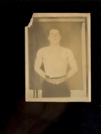 Photo Carte : Jeune Homme Sportif Torse Nu Type Lutteur Lutte Young Sport Man - Ringen