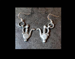 Boucles D'oreille En Forme De Théière / Teapot-shaped Earrings - Orecchini