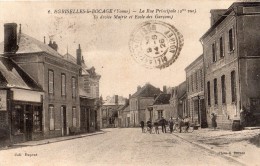 EGRISELLES-LE-BOCAGE LA RUE PRINCIPALE A DROITE MAIRIE ET ECOLE DES GARCONS - Egriselles Le Bocage