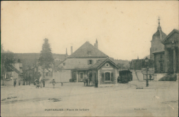 25 PONTARLIER / La Place De La Gare / - Pontarlier