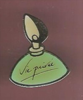 37013-Pin's.Parfum Vie Privée.. - Perfume