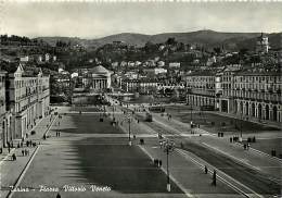 TORINO. BELLA VEDUTA DI PIAZZA VITTORIO VENETO NEGLI ANNI '50. CARTOLINA DEL 1956 - Plaatsen & Squares