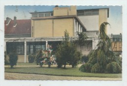Grandvilliers (60)  : La Mairie Vue Des Jardins En 1950  PF. - Grandvilliers