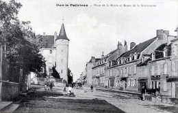 C391 Cpa 23  Dun Le Palleteau - Place De La Mairie - Dun Le Palestel