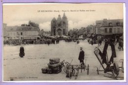 27 - Le NEUBOURG --  Place Du Marché Et Halles... - Le Neubourg