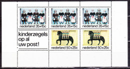 1975 Kinderzegel Blokje Met Plaatfout "3 Puntjes Boven +"  NVPH 1083 P Postfris - Variétés Et Curiosités