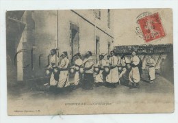 Skikda Ou Philippeville (Algérie) : GP D'un Groupe De Saphis à La Caserne Pendant La Corvée Des Plats En 1913 (animé) PF - Skikda (Philippeville)