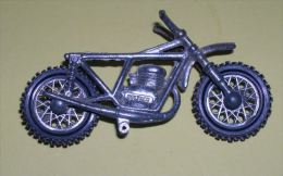 BULTACO MOTO MOTOCYCLETTE - 7 X 3,5 Cm - MODELE REDUIT - Motorfietsen