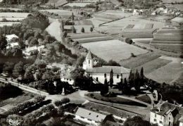 CPSM  CAMBO LES BAINS    L'église Et Ses Environs Vu Du Ciel - Cambo-les-Bains