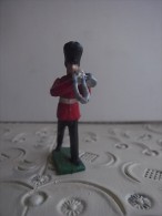 1 FIGURINE FIGURE TIN DOLL PUPPET DUMMY TOY IMAGE POUPÉE - LEAD SOLDIER RED BAND MUSIC UK ? UNITED KINGDOM ? - Soldats De Plomb