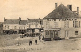 AUNEAU  La Place Du Marché - Auneau