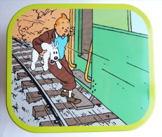 BOITE DELACRE EN METAL Fer Blanc TINTIN Et MILOU DESCENDENT DU TRAIN - Hergé - Arte Della Tavola