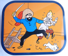 BOITE DELACRE EN METAL Fer Blanc TINTIN LE TRESOR DE RACKHAM LE ROUGE - Haddock Imitant Le Chevalier De Hadoque - Hergé - El Arte De La Mesa