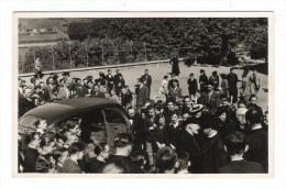 MANIFESTATION  POLITIQUE  OU  ECCLESIASTIQUE  ( à Situer , Belle Automobile ) - Manifestations