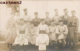 CARTE PHOTO : REGIMENT DE ZOUAVES EN ALGERIE MAISON-CARREE " SOUVENIR D'AFRIQUE " HONNEURS GROUPE PARISIENS TIRAILLEURS - Regimenten