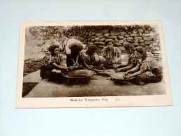 Carte Postale Ancienne : FIDJI , FIJI : Making Yangona - Fidschi