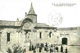 Rochefort-du-Gard.Assemblée Sur L'esplanade De La Madone à Notre Dame De Rochefort Du Gard. - Rochefort-du-Gard