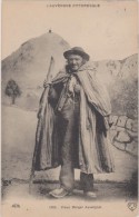 Cpa,1916,vieux Berger Auvergnat ,avec Baton De Pélerin,sabot,cap,courage Ux,métier - Campesinos