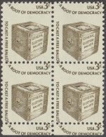 Etats-Unis 1977  Y&T 1182. Bloc De 4, Piquage à Cheval. Urne électorale - Errors, Freaks & Oddities (EFOs)